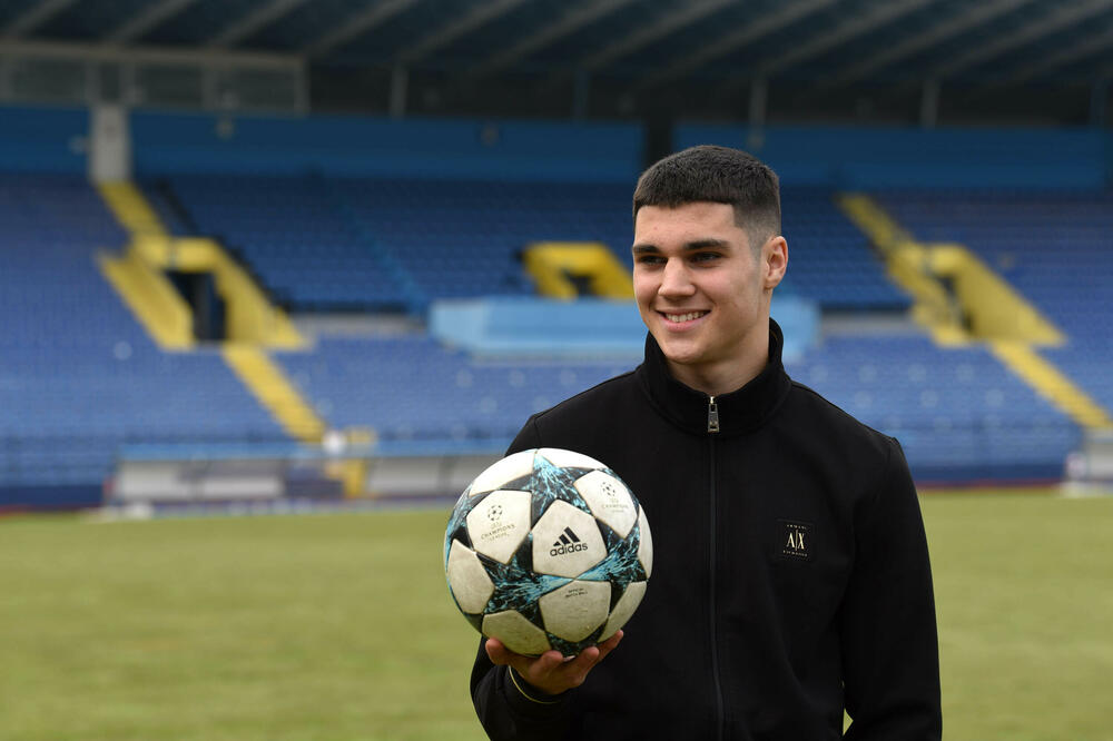 NEXTデ・ブライネと称されるアジッチ、ユベントス加入へ「16日にトリノ入りし…」 JJOURNALユベントスの“今”を伝える